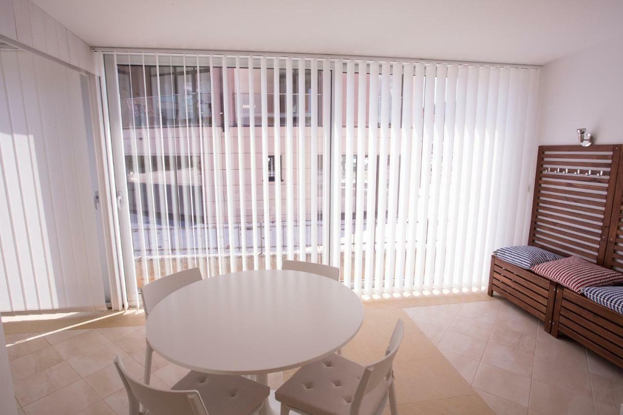 אומאג Downtown Beach Apartments מראה חיצוני תמונה