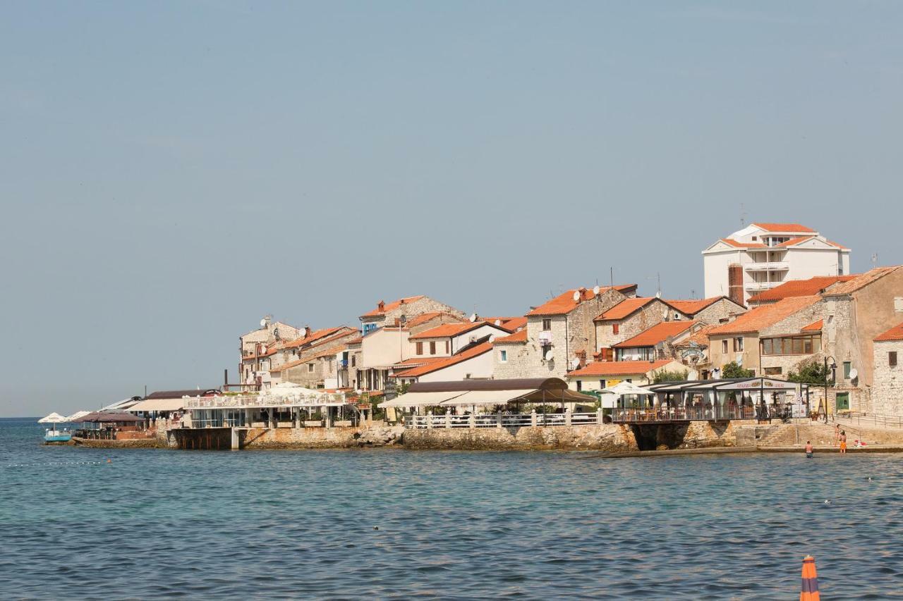 אומאג Downtown Beach Apartments מראה חיצוני תמונה